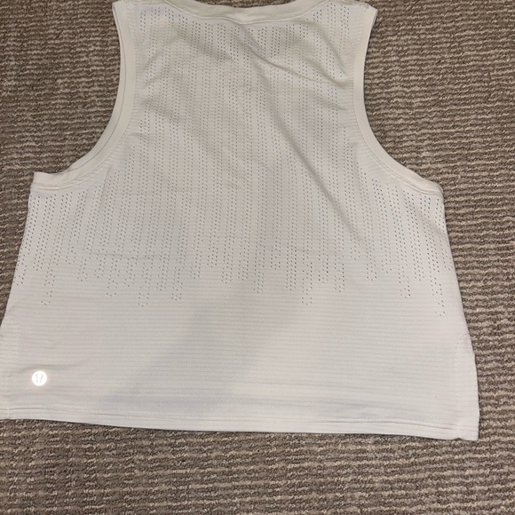 Lululemon Train to be tank - Picture 3 of 4